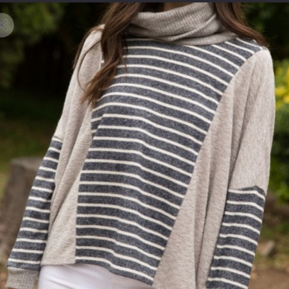 THML Gray Blue and White Stripe Relaxed Crop Cowel Neck Sweater Women’s L